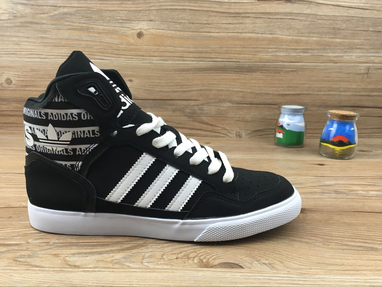 范冰冰高帮新配色爆款阿迪达斯高帮商城品质真标正品材料 阿迪达斯范冰冰同款系列男女鞋高帮板鞋 黑白字体 羊巴皮 货号BY2231 尺码36-44 |