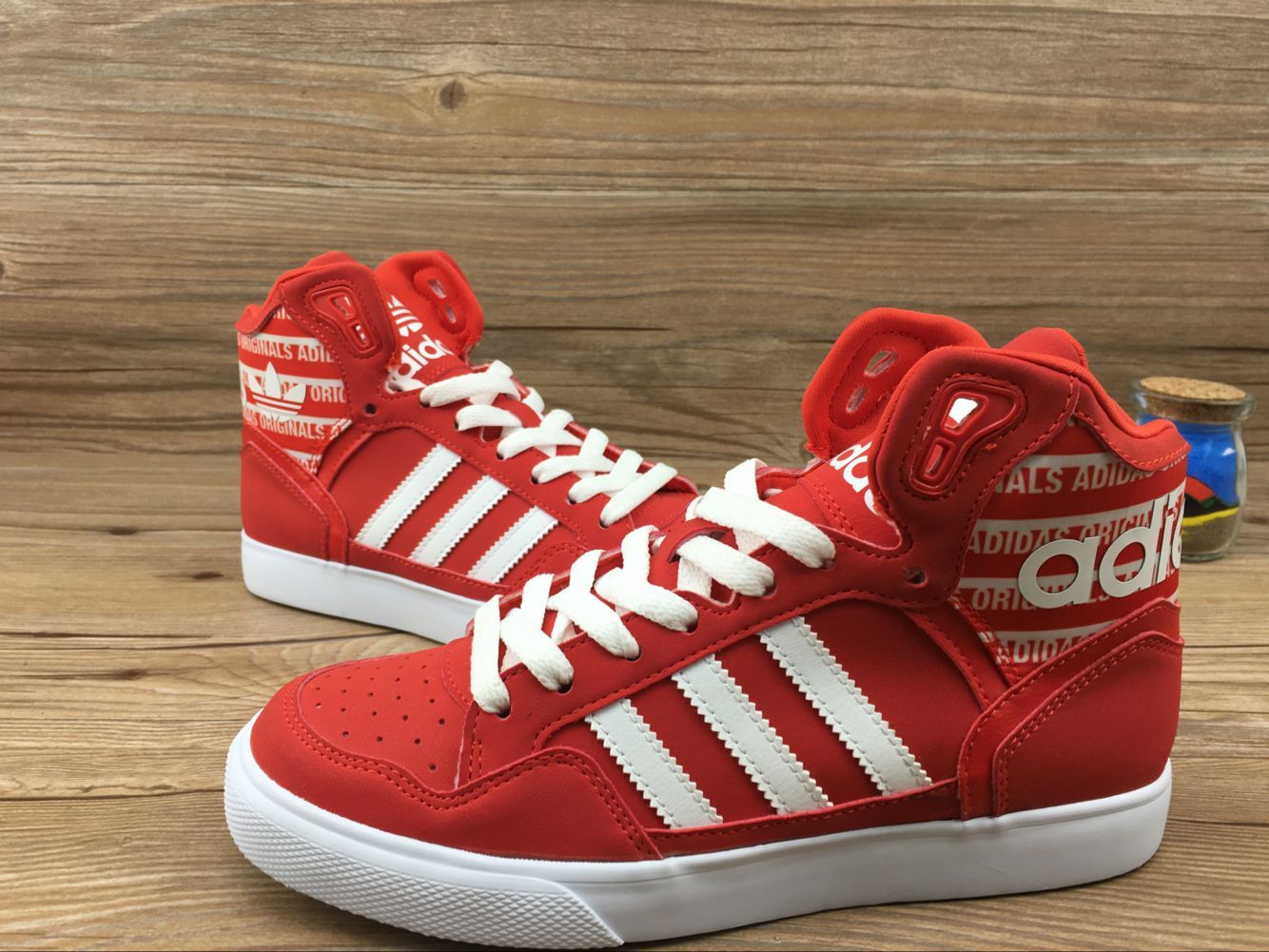 范冰冰高帮新配色爆款阿迪达斯高帮商城品质真标正品材料 阿迪达斯范冰冰同款系列男女鞋高帮板鞋 红白字体 羊巴皮 货号BY2232 尺码36-44 |