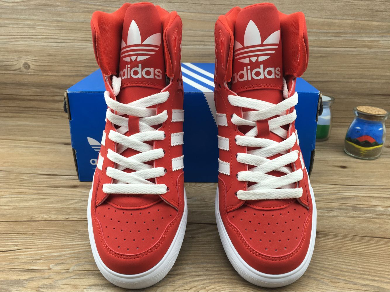 范冰冰高帮新配色爆款阿迪达斯高帮商城品质真标正品材料 阿迪达斯范冰冰同款系列男女鞋高帮板鞋 红白字体 羊巴皮 货号BY2232 尺码36-44 |