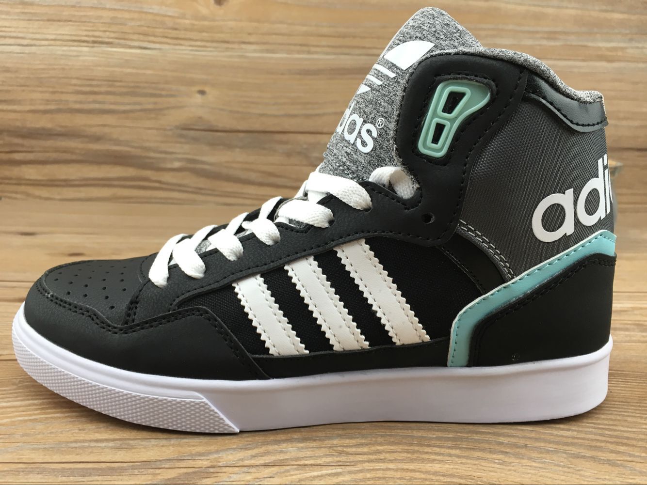 范冰冰高帮新配色爆款阿迪达斯高帮商城品质真标正品材料 阿迪达斯范冰冰同款系列女鞋高帮板鞋 黑白月 材料羊巴 货号 BY2333 36-40 |