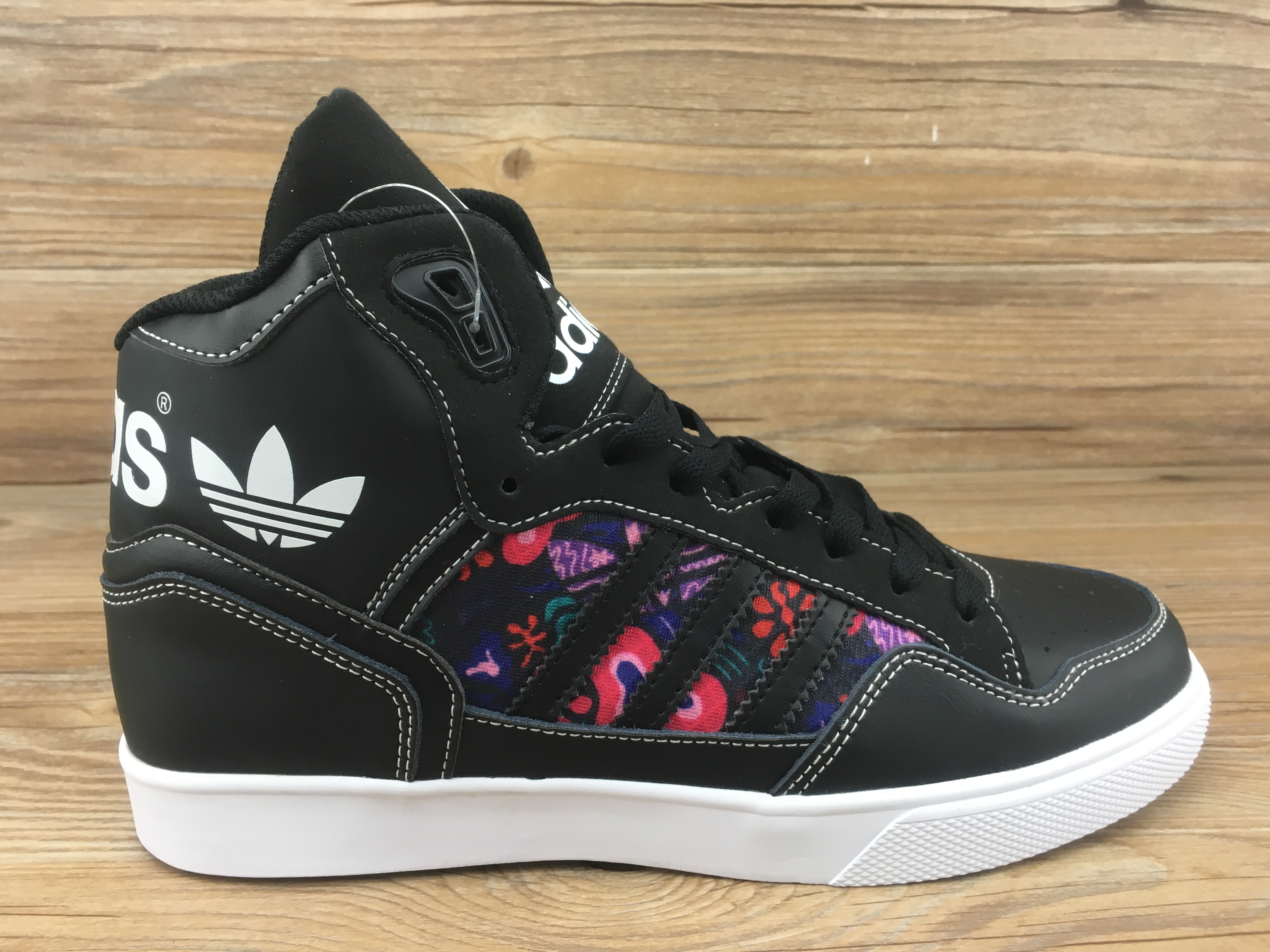 范冰冰高帮爆款阿迪达斯高帮商城品质真标官网同步 阿迪达斯范冰冰同款系列男女鞋高帮板鞋 货号EE3819 36-44 |