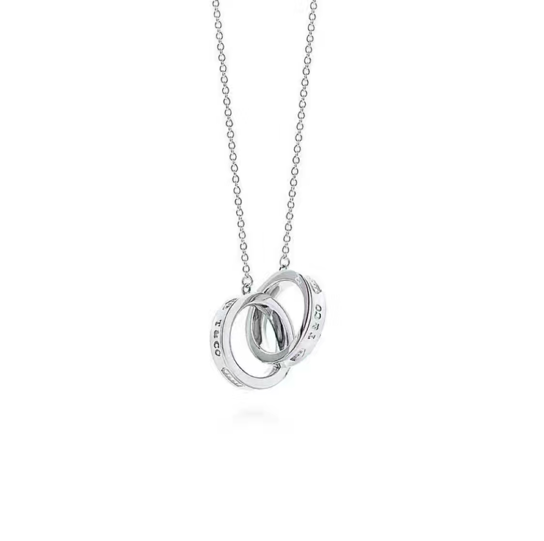 NO:619307,Recommended gifts Tiffany sterling silver Tiffany sterling silver double-ring necklace, the same style as the goddess. This double-ring necklace is a classic 1837 series classic. The smooth lines and outlines convey a full modern flavor. The design is simple and classic, which can bring out the elegance and dignity of women. The double rings interlocking mean eternity and perseverance. Material: 925 sterling silver, Tiffany necklace, tiffany, necklace, pure silver19860909礼物推荐款 蒂芙尼纯银 蒂芙尼纯银双环项链,女神同款,此款双环项链做为经典的1837系列经典款,流畅的线条与轮廓传达着十足的现代气息,设计简约而经典,可以衬托出女性的优雅与端庄,双环相扣寓意着永恒和不离不弃.材质925纯银,蒂芙尼项链,tiffany,necklace,pure silver,Jewelry