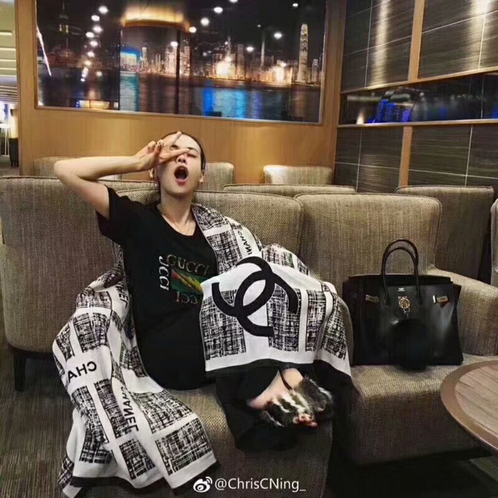 NO:603268,Batch classic big-name Xiaoxiang QR code for autumn and winter new styles, wool blended texture!  Super comfortable and warm!  So cool!  Available on both sides!  Color Weight 330g Size 180: 65 or so Ordinary scarf, Ordinary scarf19860909批经典大牌小香二维码 秋冬新款,羊毛混纺质地！超超超舒服温暖！洋气爆啊啊！双面可用！颜色重量330克 尺寸180:65左右普通围巾,普通围巾,scarf