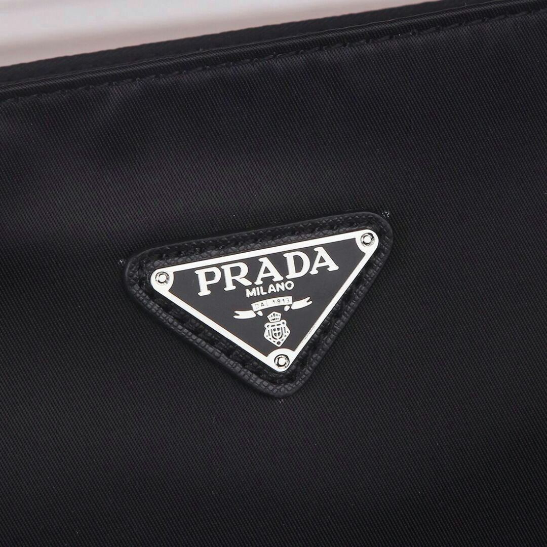 《PR🅰DA》【型号0251】普拉达男款单肩斜挎包，原版进口防水面料配原版五金，细节精工细做。原版品质+
