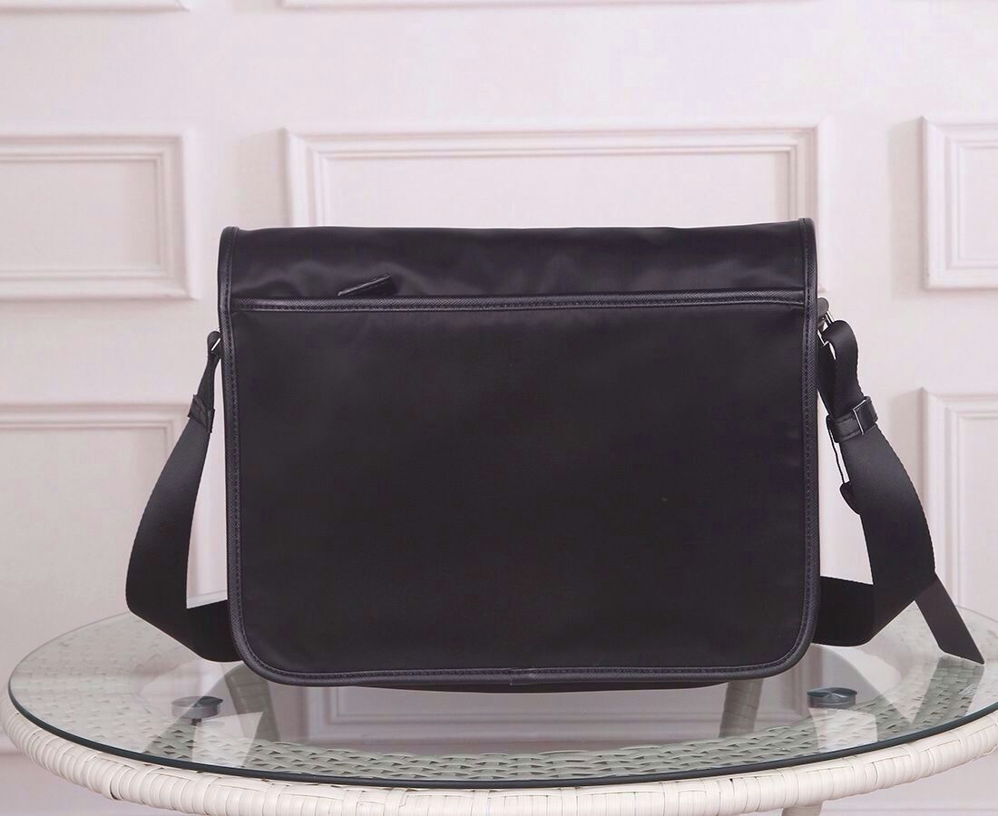 【品牌名称】：PRADA /普拉达
【产品规格】：W32XH24XD12cm
【产品材质】：原单韩国布配