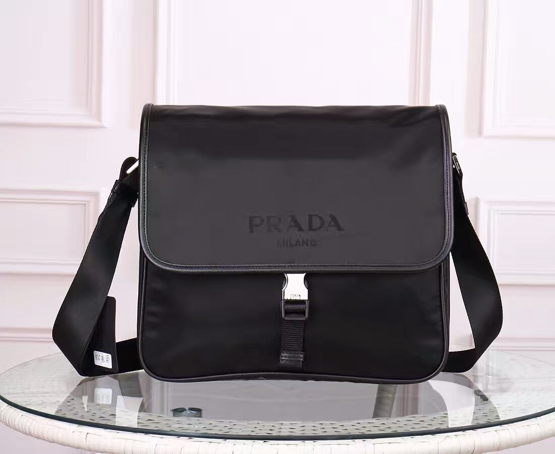 【品牌名称】：PRADA /普拉达
【产品规格】：W30XH28XD12*cm
【产品材质】：原单进口料