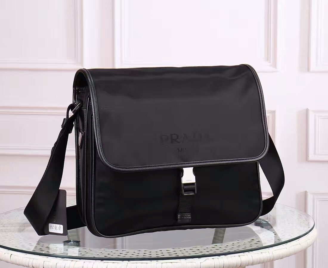 【品牌名称】：PRADA /普拉达
【产品规格】：W30XH28XD12*cm
【产品材质】：原单进口料