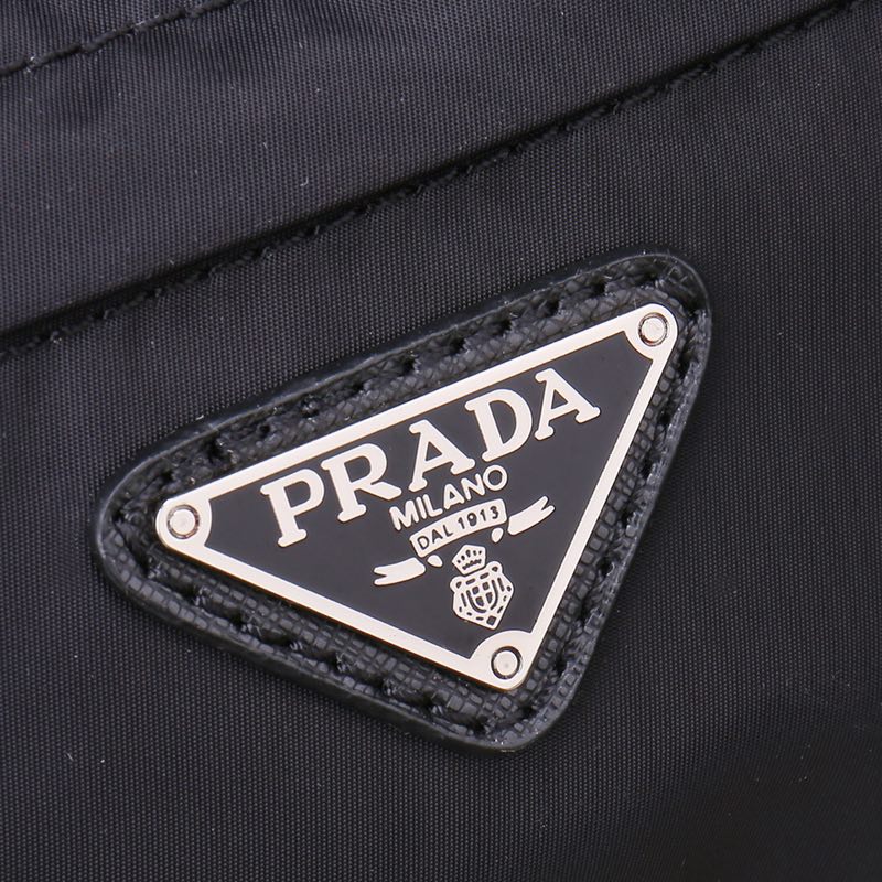 《PRADA》🔥🔥男士单肩包 腰包胸包多用 原版降落伞面料配原版牛皮 两用 高端大气，进口面料，细节做工