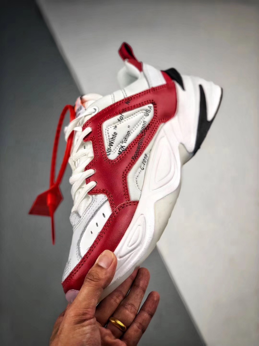 120  NIKE M2K Tekno x Off White 白红 定制联名今年 OFF-WHITE x Nike 的联名 货号：AO3308 100 <br />SIZE:36 36.5 37.5 38 38.5 39 40 40.5 41 42 42.5 43 44 44.5 45