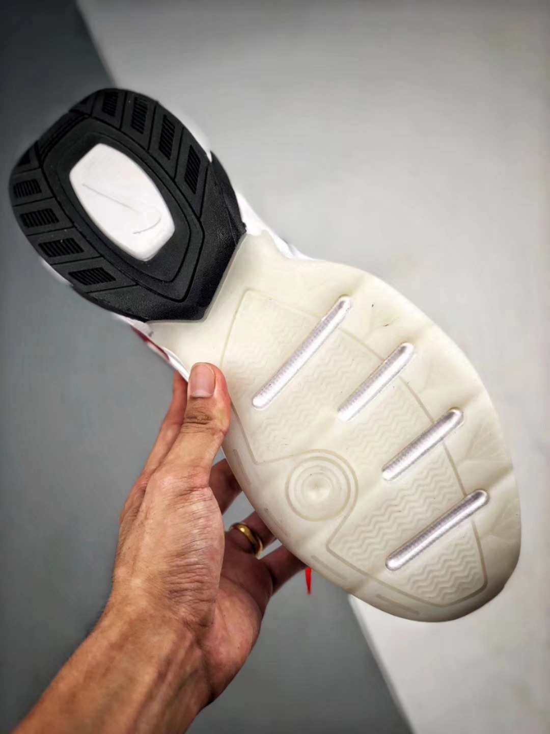 120  NIKE M2K Tekno x Off White 白红 定制联名今年 OFF-WHITE x Nike 的联名 货号：AO3308 100 <br />SIZE:36 36.5 37.5 38 38.5 39 40 40.5 41 42 42.5 43 44 44.5 45