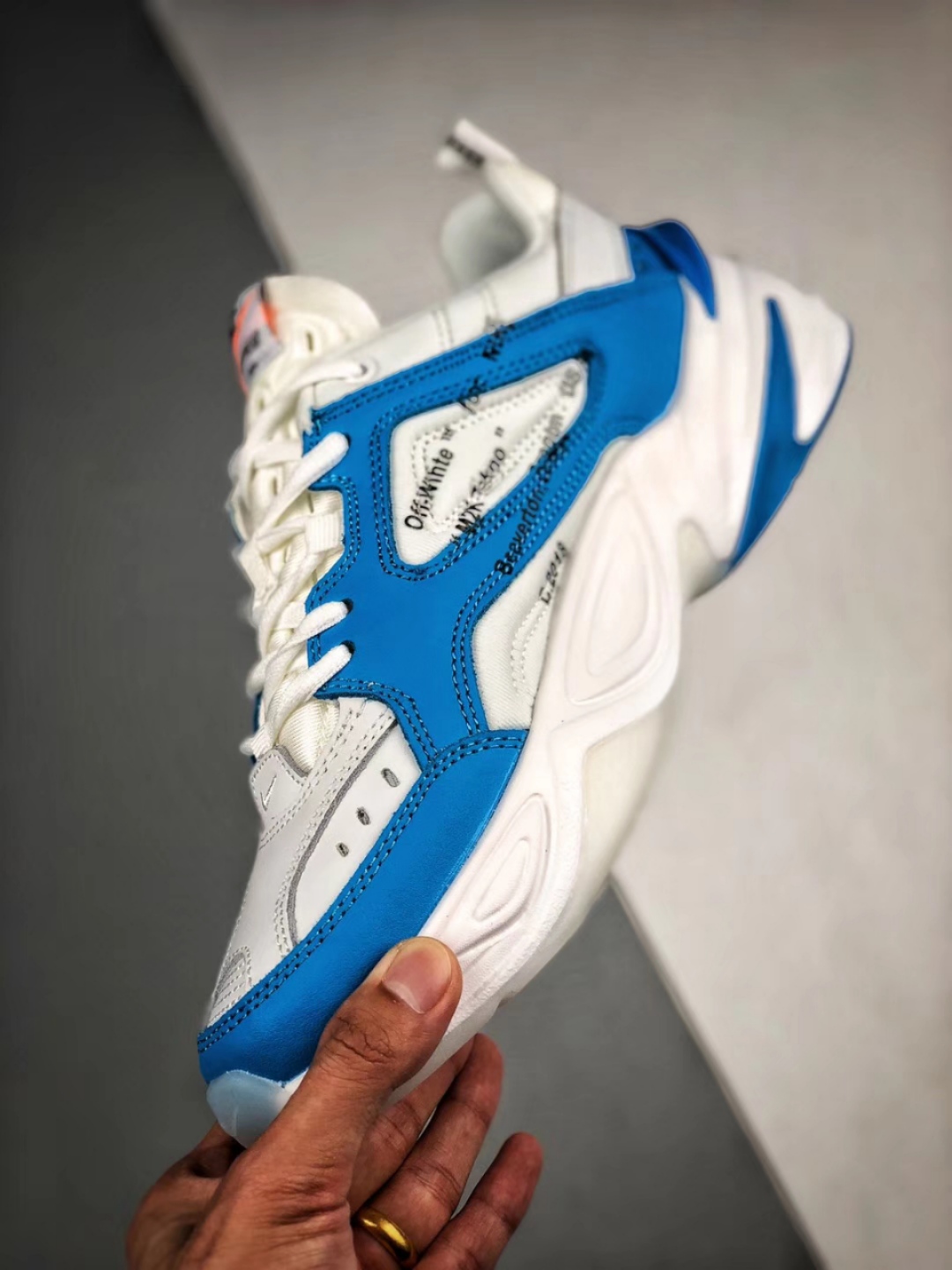 120  NIKE M2K Tekno x Off White 北卡蓝 定制联名今年 OFF-WHITE x Nike 的联名 货号：AO3308 100 SIZE:36 36.5 37.5 38 38.5 39 40 40.5 41 42 42.5 43 44 44.5 45