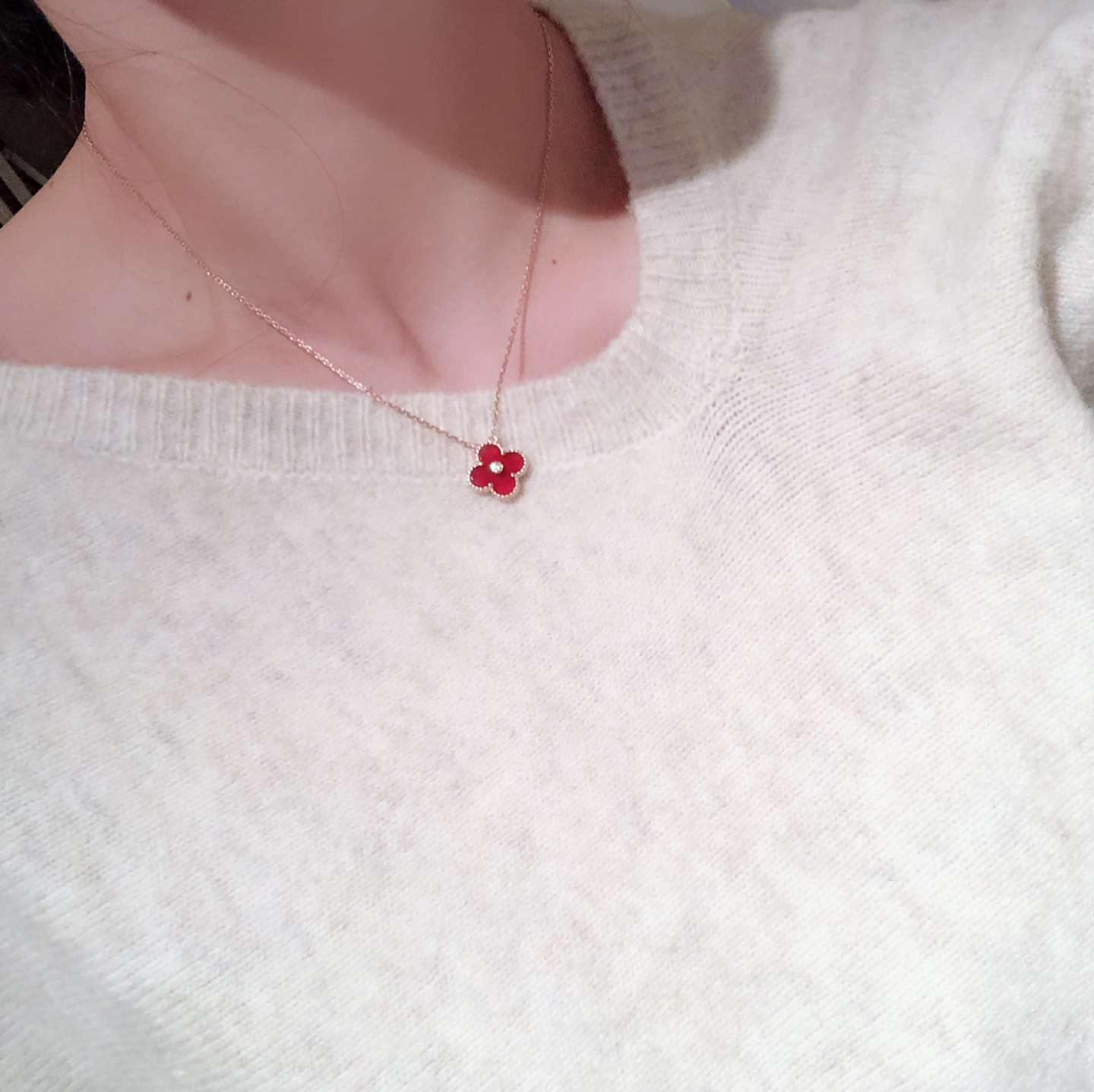 NO:101327,Gifts for the Chinese Valentine's Day, for her favorite Van Cleef & Arpels vca medium four-leaf clover red agate with diamond necklace, Vac necklace, van clue, necklace19860909七夕节礼物,给最爱的她 梵克雅宝vca中号四叶草红玛瑙带钻项链,Vac项链,van cleef,necklace,Jewelry