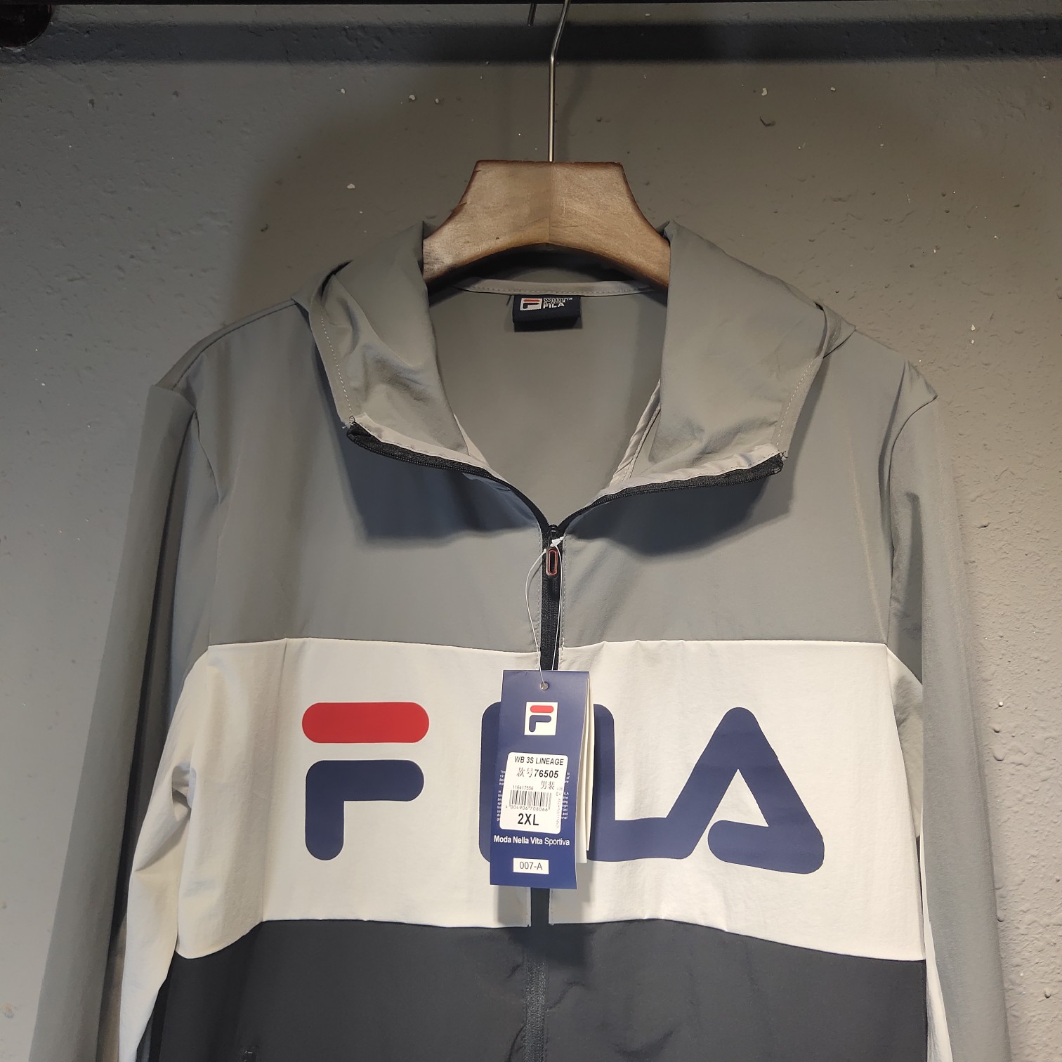 115     斐乐 FILA 男士户外 多重拼接色 软壳衣 连帽冲锋衣外套！