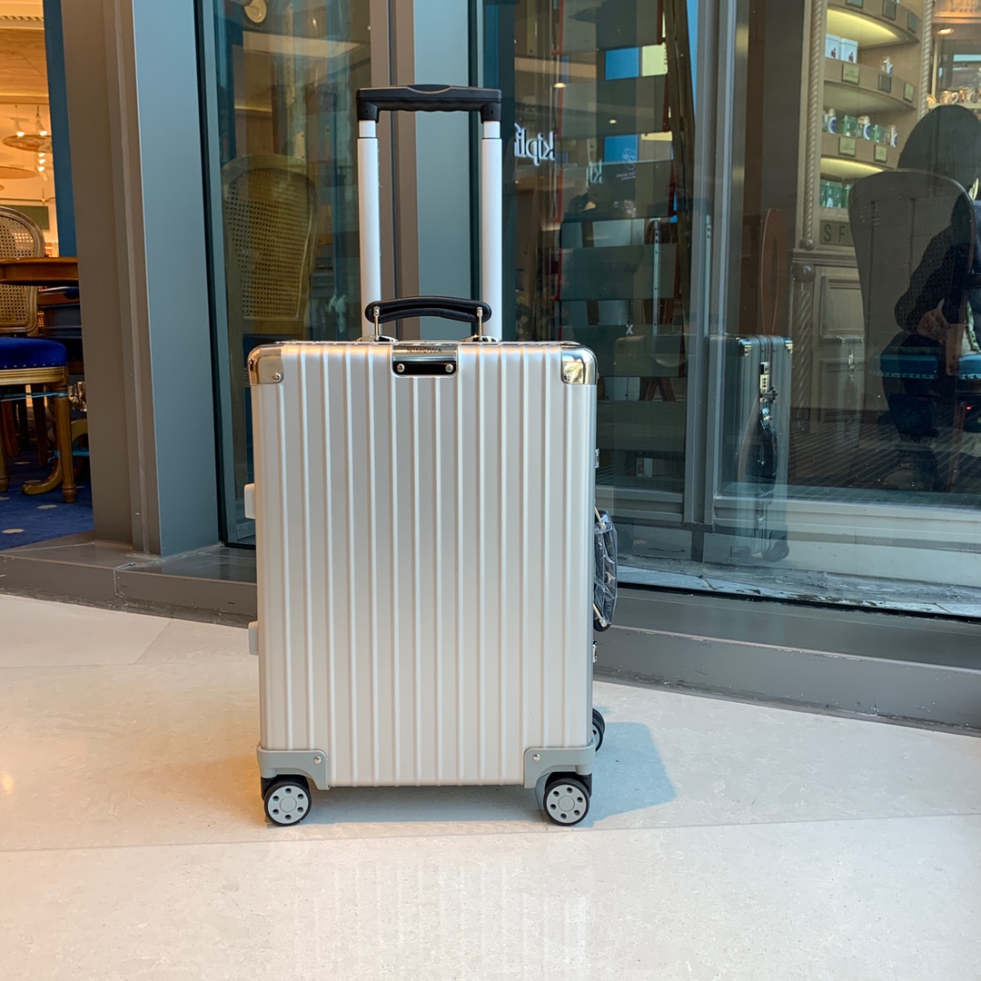 El producto estrella de Rimowa, la serie Classic en su versión más alta, imprescindible para las estrellas, e…