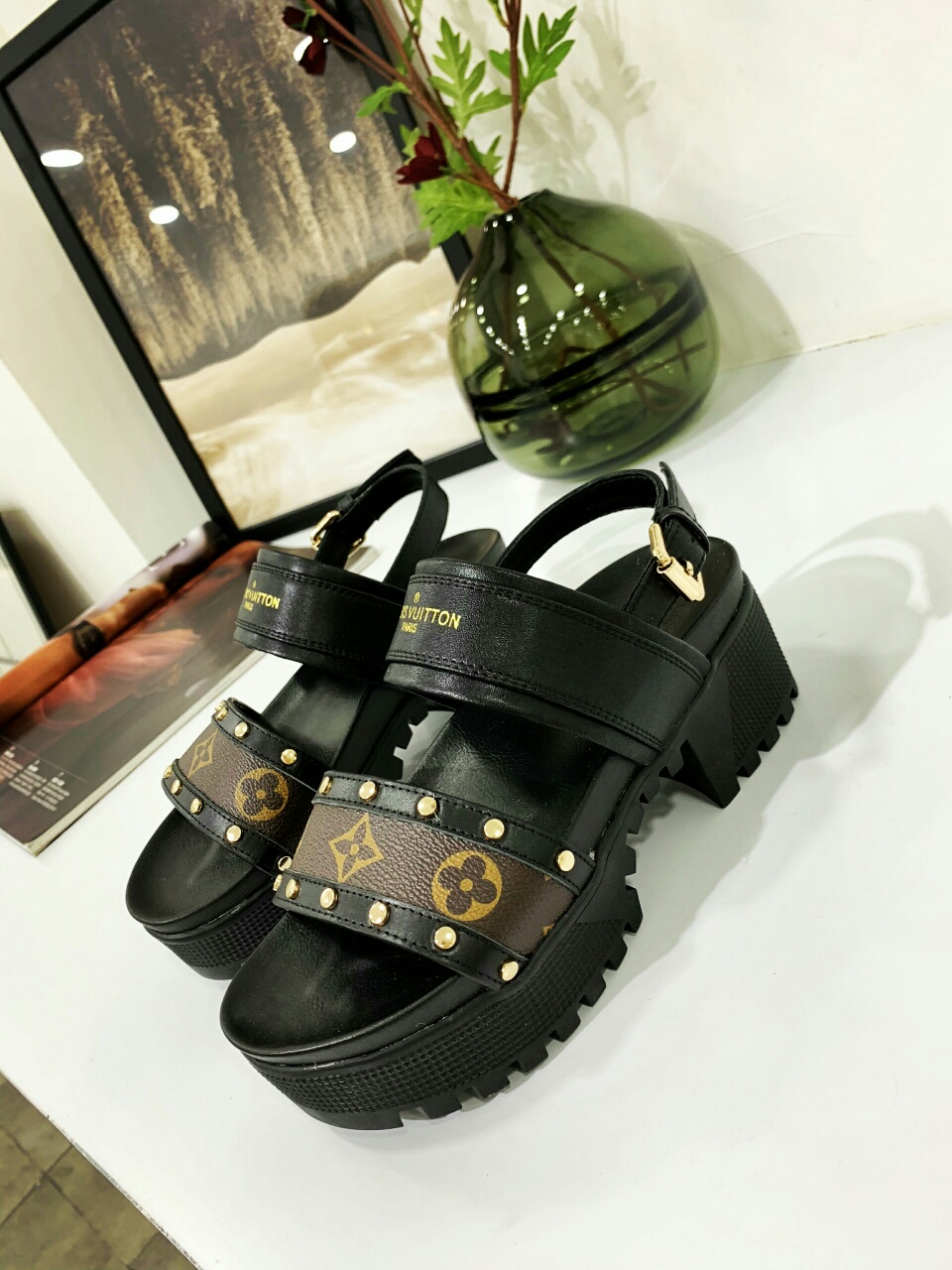 Louis Vuitton Shoes Sandals Buy 1:1
 Black Gold Calfskin Cowhide Rubber