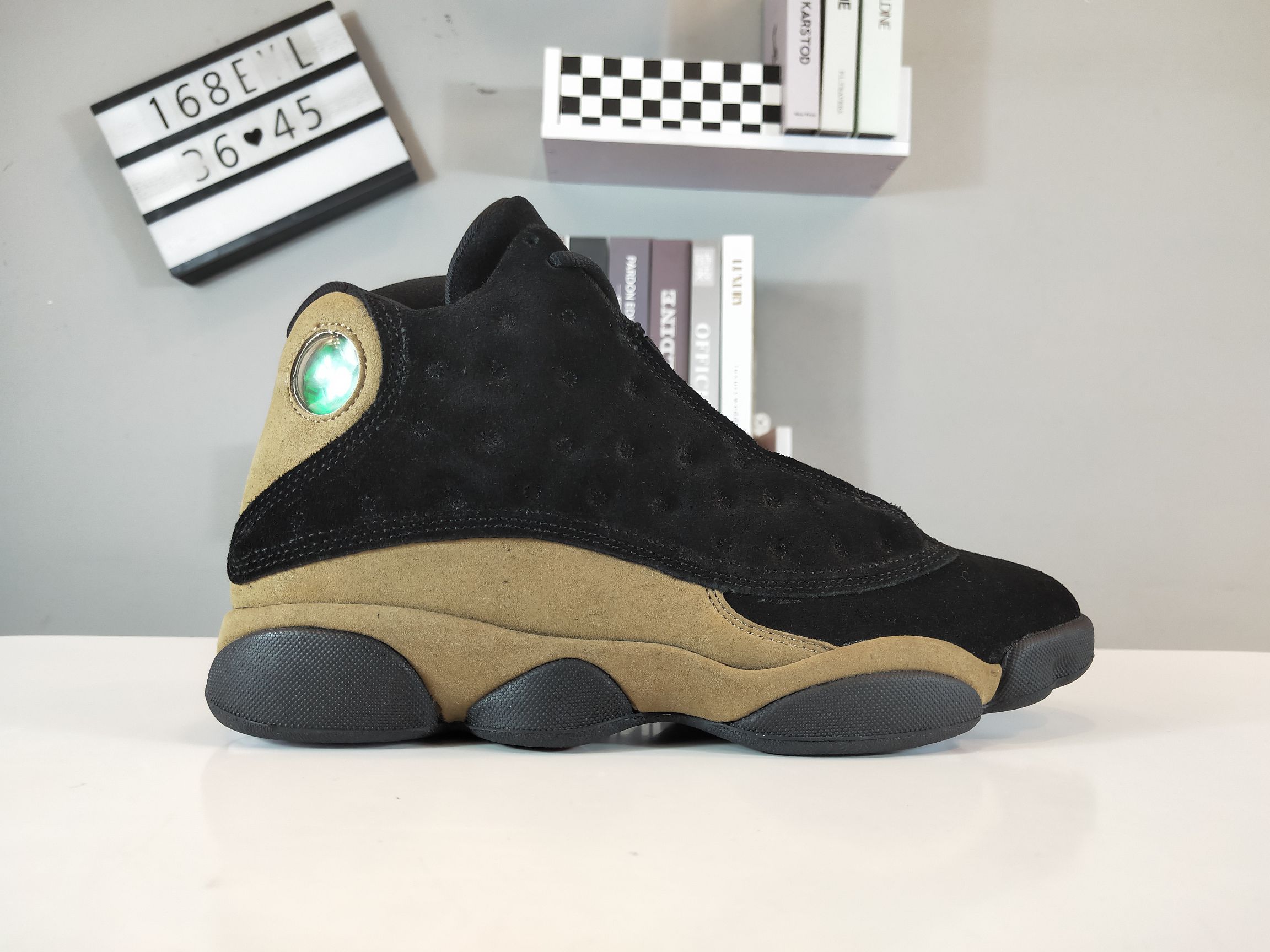 合集  220。支持放店<br />公司级, Nike Air jordan 13 AJ13 乔丹13代 真碳全息3D猫眼 实战篮球鞋 36-45  <br />编码: 168ELL