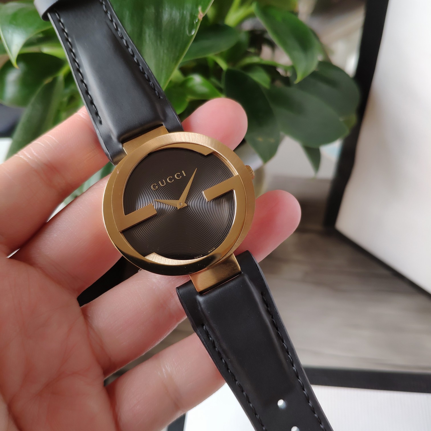 NO:388528,Pick: Original box: 30 The same model as Quan Zhixian!  Gucci GUCCI women's watch silver ladies 2017 new model, Gucci double G women's watch, unique double G bezel logo, very layered, special double-layer polishing technology, calfskin strap, the perfection of details, this is something that small imitation watch manufacturers cannot reach, 37mm watch diameter, Swiss quartz movement, sapphire glass. Support inspection, fidelity.,,gucci,gucci,louis vuitton,cowhide19860909批: 原盒:30 全智贤同款！古驰GUCCI 女表silver ladies 2017新款,Gucci古驰双G女装表,独特双G表圈Logo,非常有层次感,特殊的双层抛光工艺,小牛皮表带,看细节的完美程度,这是仿表小厂无法企及的,37mm表径,瑞士石英机芯,蓝宝石玻璃.支持验货,保真.,,gucci,gucci,louis vuitton,cowhide,Watch