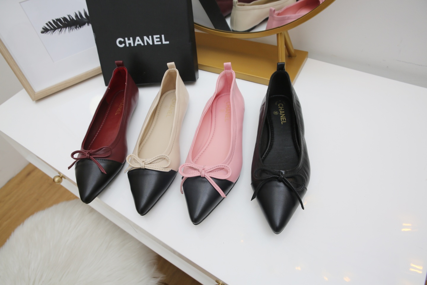 【CHANEL】尖头新款推荐！独家现货发售“跑量爆款”实体店大力推荐........
     顶级材质羊皮鞋面珠光羊皮内里  🦋结设计CHANEL金属扣设计 质量美美滴 @舒服到暖心再也不用担心鞋子磨脚啦….原版耐磨舒适大底 Ps《开车必备 💃跳舞必备散步🚶必备 逛街必备 送人的好礼哦》35/40。出厂价💰 130