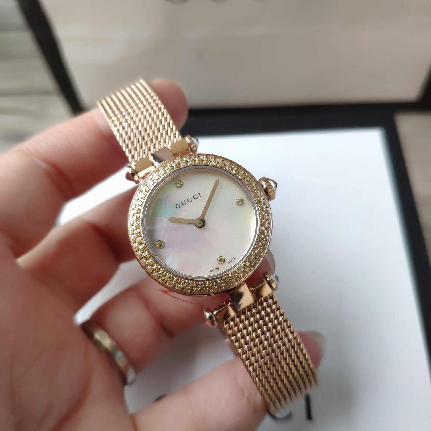NO:388245,Batch: Original box: 30 GUCCI Gucci latest counter synchronous update mesh belt, quartz women's watch, original Swiss movement, sapphire glass, perfect quality, watch diameter 27mm, with original box, first-hand price!  Welcome to place an order!  ,gucci,gucci19860909批: 原盒:30 GUCCI 古驰 最新专柜同步更新网带,石英女表,原装瑞士机芯,蓝宝石玻璃,完美品质,表径27mm,配原装盒,一手价出！欢迎下单！,,gucci,gucci,Watch