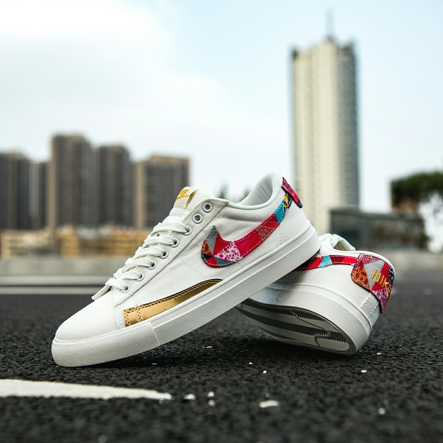 120<br />真标 Nike Blazer Low Le2019新款开拓者帆布己亥猪年彩绘 休闲帆布鞋  码数36 36.5 37.5 38 38.5 39 40 40.5 41 42 42.5 43 44