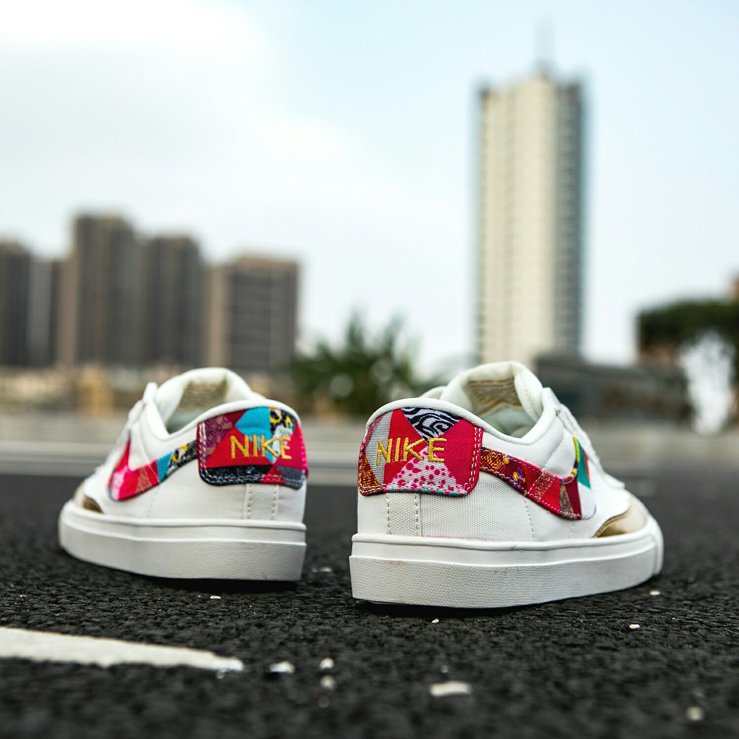 120<br />真标 Nike Blazer Low Le2019新款开拓者帆布己亥猪年彩绘 休闲帆布鞋  码数36 36.5 37.5 38 38.5 39 40 40.5 41 42 42.5 43 44