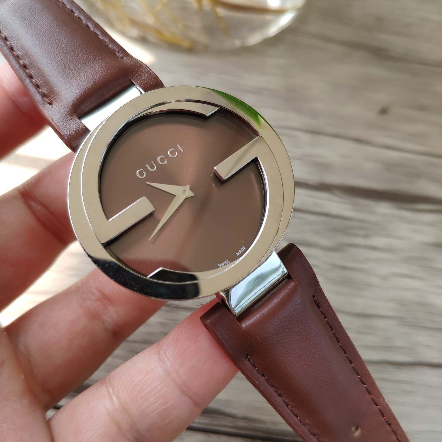 NO:388330,Batch: Original box: 30 Gucci GUCCI women's watch silver ladies 2017 new model, Gucci Gucci double G women's watch, unique double G bezel logo, very layered, special double-layer polishing process, calfskin strap, the perfection of details, this is something that a small imitation watch factory cannot reach, 37mm diameter, Swiss quartz movement, sapphire glass. Support inspection, fidelity.,,gucci,gucci,louis vuitton,cowhide19860909批: 原盒:30 古驰GUCCI女表silver ladies 2017新款,Gucci古驰双G女装表,独特双G表圈Logo,非常有层次感,特殊的双层抛光工艺,小牛皮表带,看细节的完美程度,这是仿表小厂无法企及的,37mm表径,瑞士石英机芯,蓝宝石玻璃.支持验货,保真.,,gucci,gucci,louis vuitton,cowhide,Watch