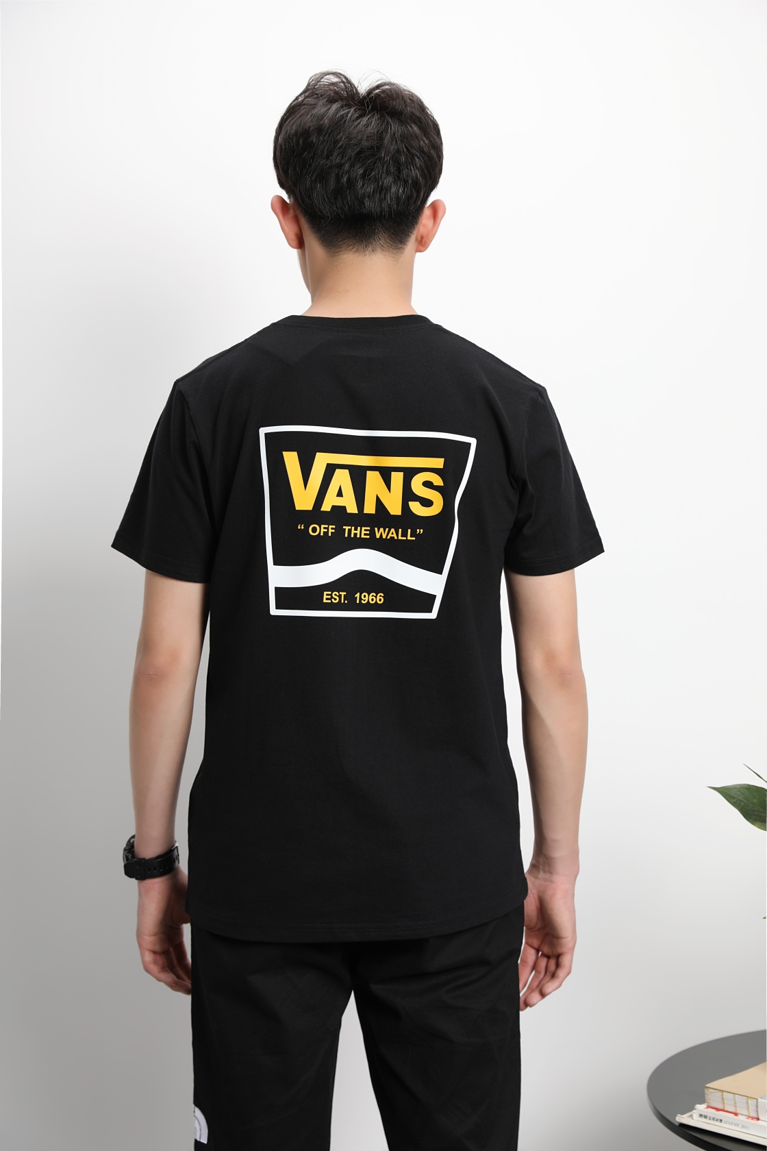 50 万斯vans19夏季短袖T恤，专柜预售款，五个尺码！