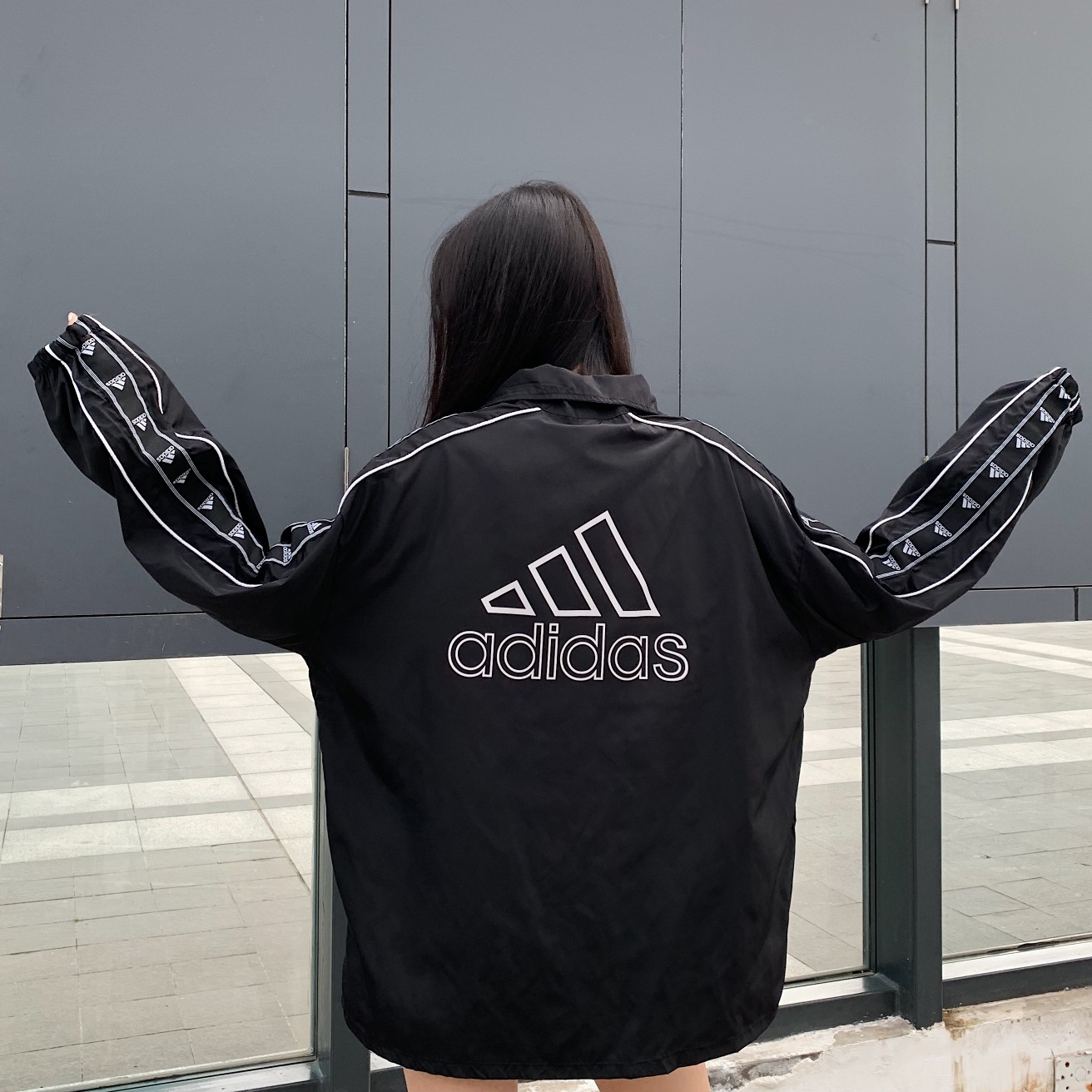 100 Adidas阿迪达斯19年专柜最新款线条拼接串标织带皮肤衣防晒服外套