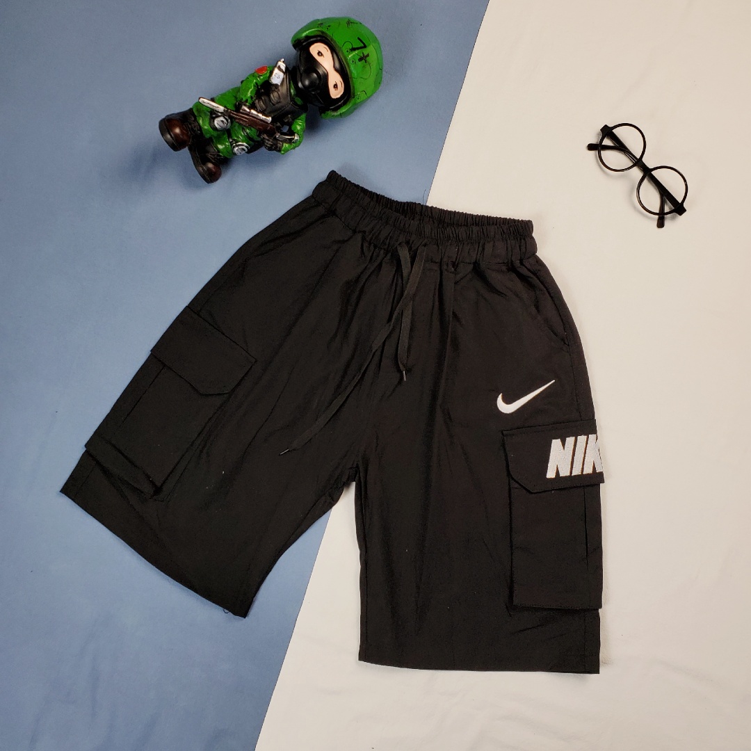 80 NIKE耐克海外代购刺绣机能风立体大口袋工装短裤，两侧立体大口袋，裤前刺绣LOGO设计