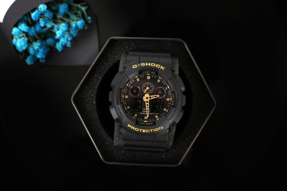 E0  全款 Casio 卡西欧 三眼系列相册更新实拍集合图 现货秒发 原单品质，45度自动抬手亮灯功能，配备鉴定证书—三眼 现货— Casio 卡西欧 G-SHOCK–经典防震表盘设计配合冲击视觉的强烈色彩LCD液晶显示盘精确到1/1000秒的秒表计速功能防震防磁1 200米防水48个城市时间倒计时闹钟全自动日历等多样强大功能