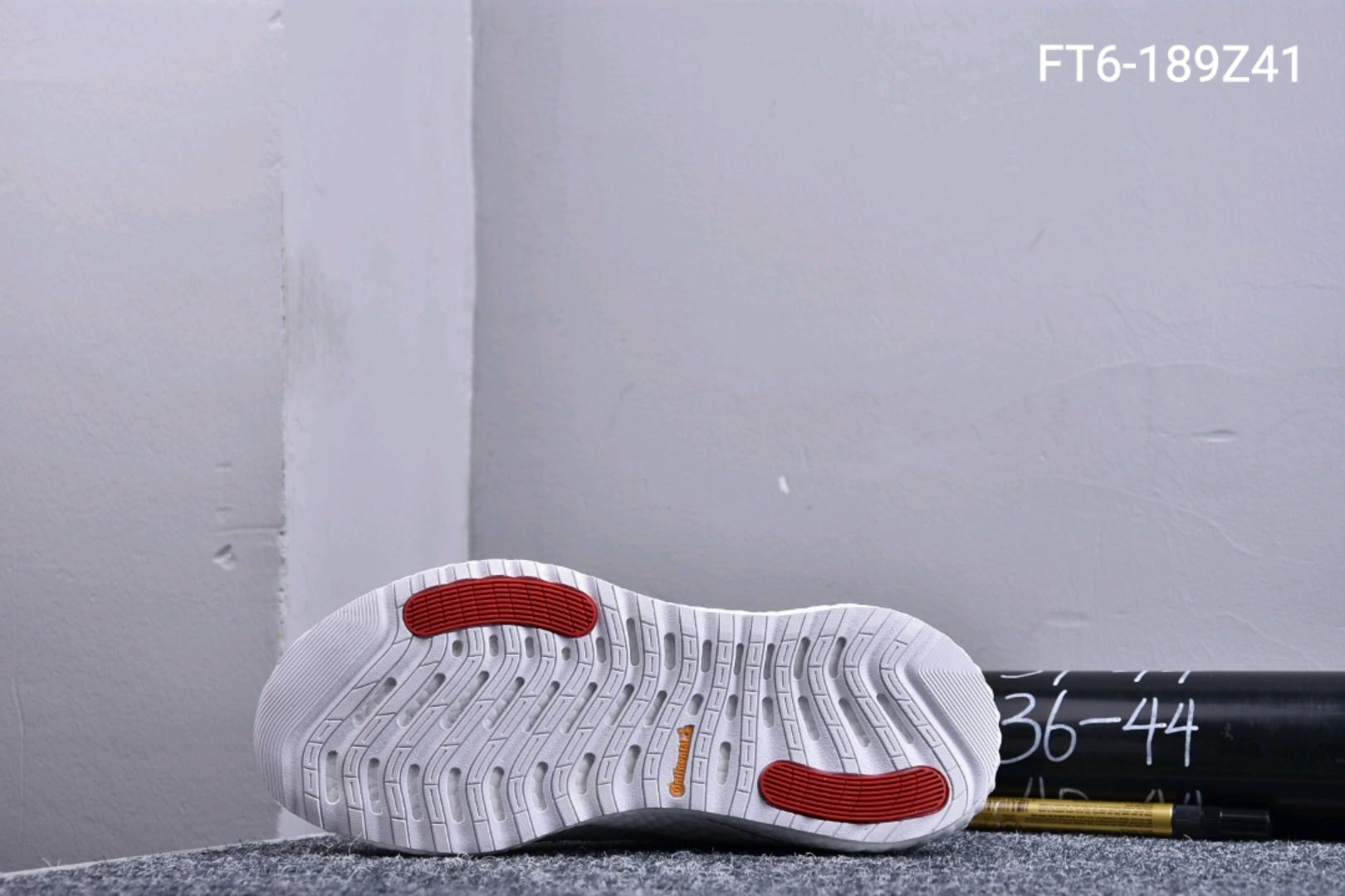 150！ Adidas Alphabounce beyond 阿尔法爆米花 配备「毒」家钢扣钥匙 官方水泥袋 防伪扣