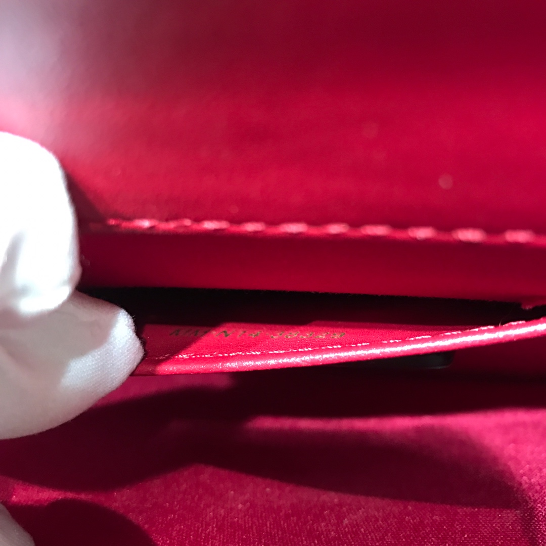 BVLGARI宝格丽进口原单牛皮原单品质三层手提包38329