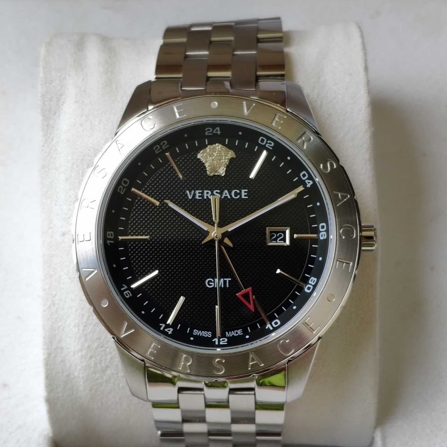 NO:157980,Case: Original box: 50 Versace VCQ series quartz men's watch, aesthetic Du Meisha's avatar is centered in the middle of the watch mirror. It has a very three-dimensional feeling, with a diameter of 42mm!  , versace19860909批: 原盒:50 范思哲VCQ系列石英男表,唯美主义杜美莎头像正中于表镜中间.极具立体感,表径42mm！,,versace,Watch