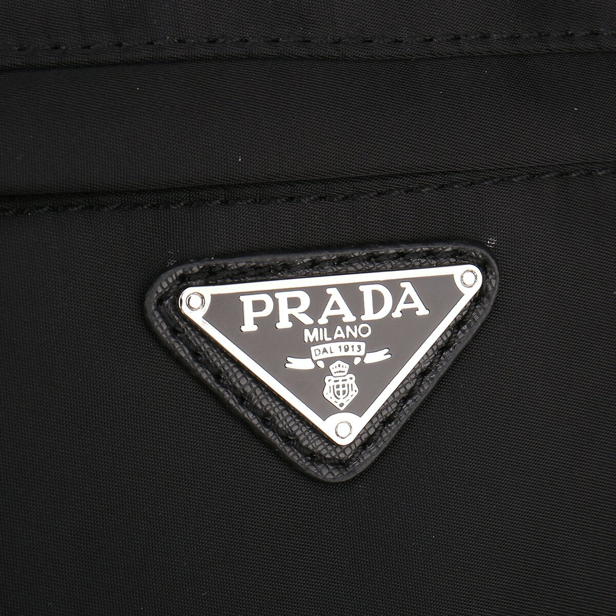 《PRADA》🔥🔥男士单肩包 腰包胸包多用 原版降落伞面料，高端大气，进口面料，细节做工精致 175代工