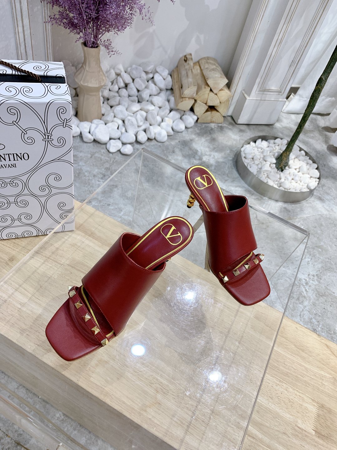 Valentino. Valentino contrarrestar la última serie de detalles perfectos Muy brillante pasarela seri