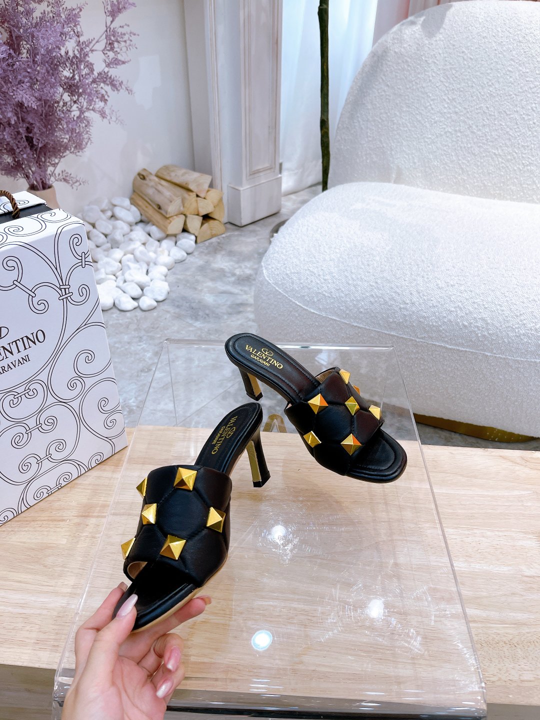 Valentino.Valentino remaches zapatillas contrarrestar la última serie de la versión más alta de los 