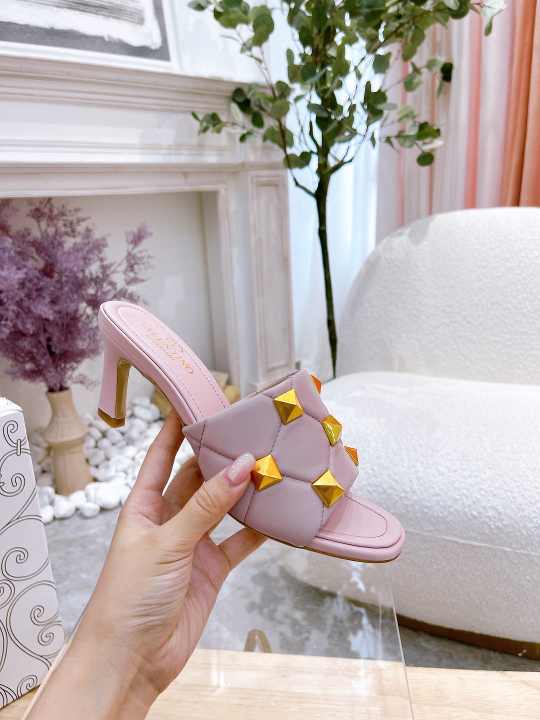Valentino.Valentino remaches zapatillas contrarrestar la última serie de la versión más alta de los 