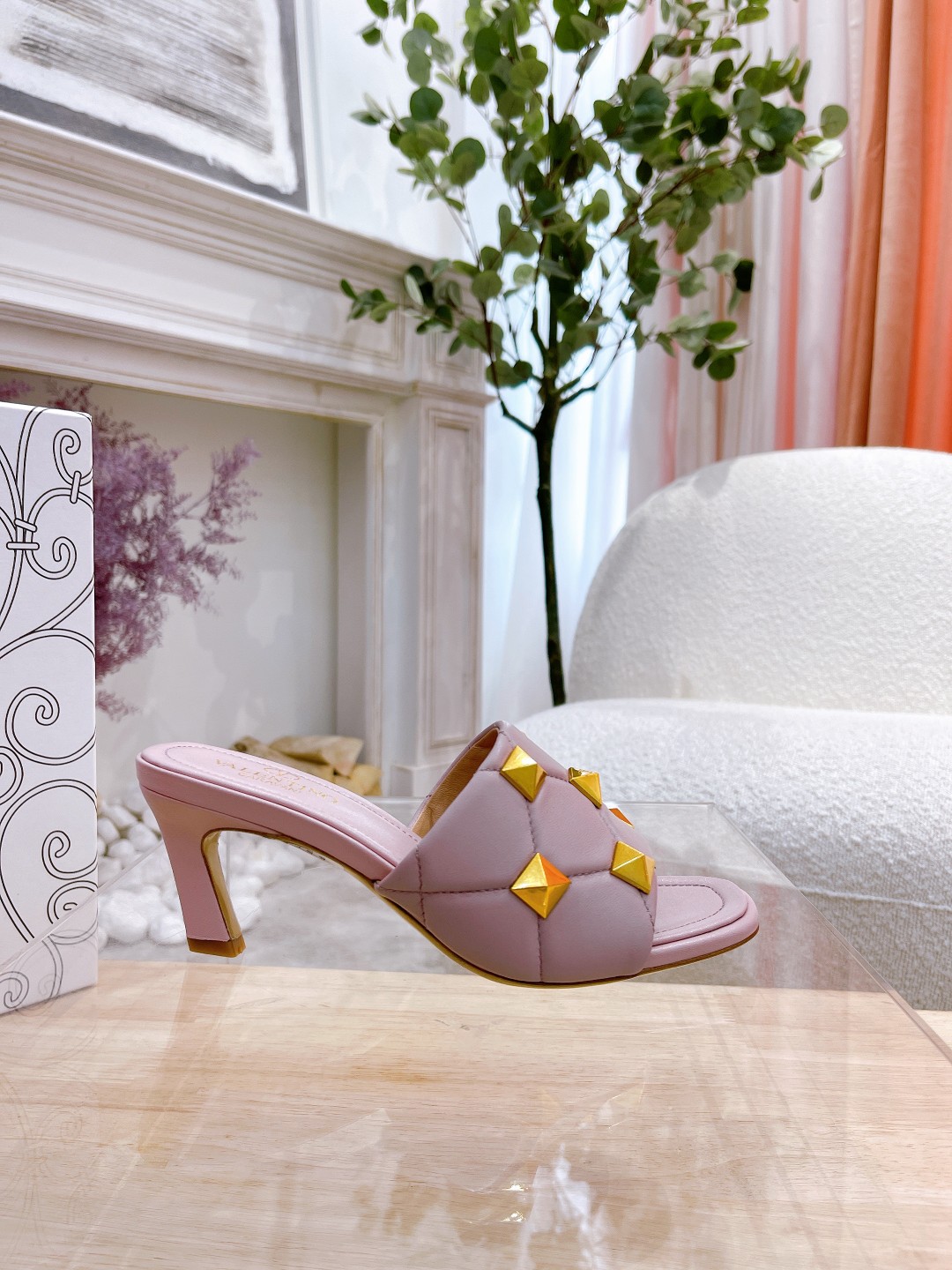 Valentino.Valentino remaches zapatillas contrarrestar la última serie de la versión más alta de los 