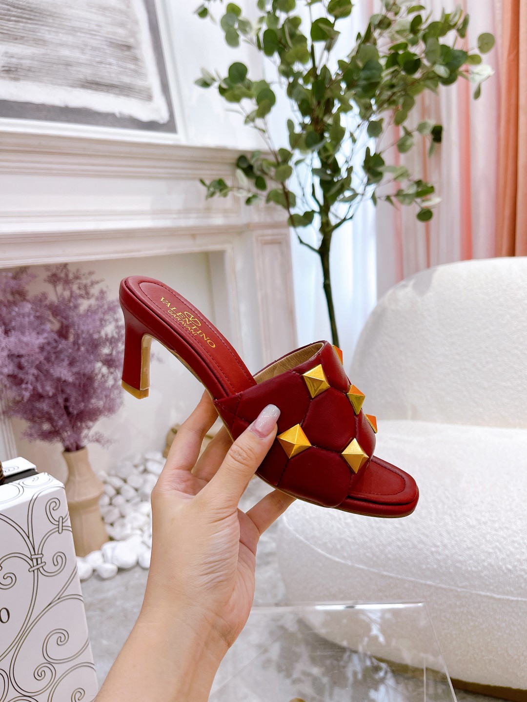 Valentino.Valentino remaches zapatillas contrarrestar la última serie de la versión más alta de los 