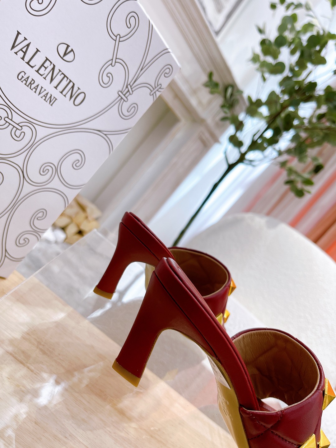 Valentino.Valentino remaches zapatillas contrarrestar la última serie de la versión más alta de los 