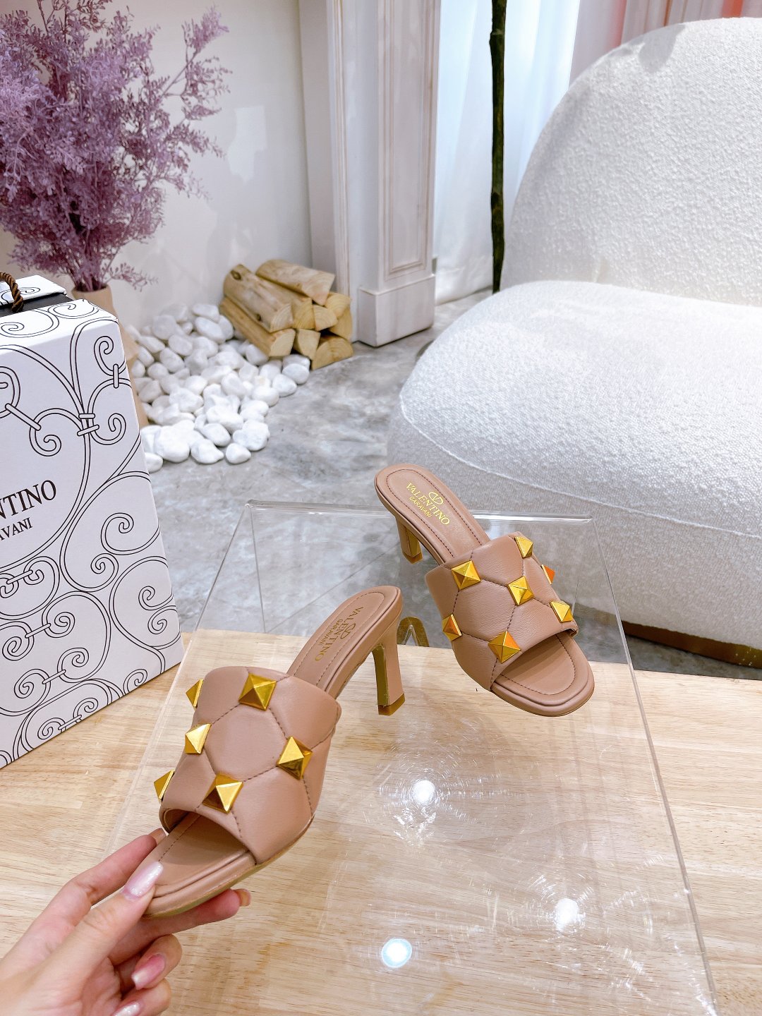 Valentino.Valentino remaches zapatillas contrarrestar la última serie de la versión más alta de los 
