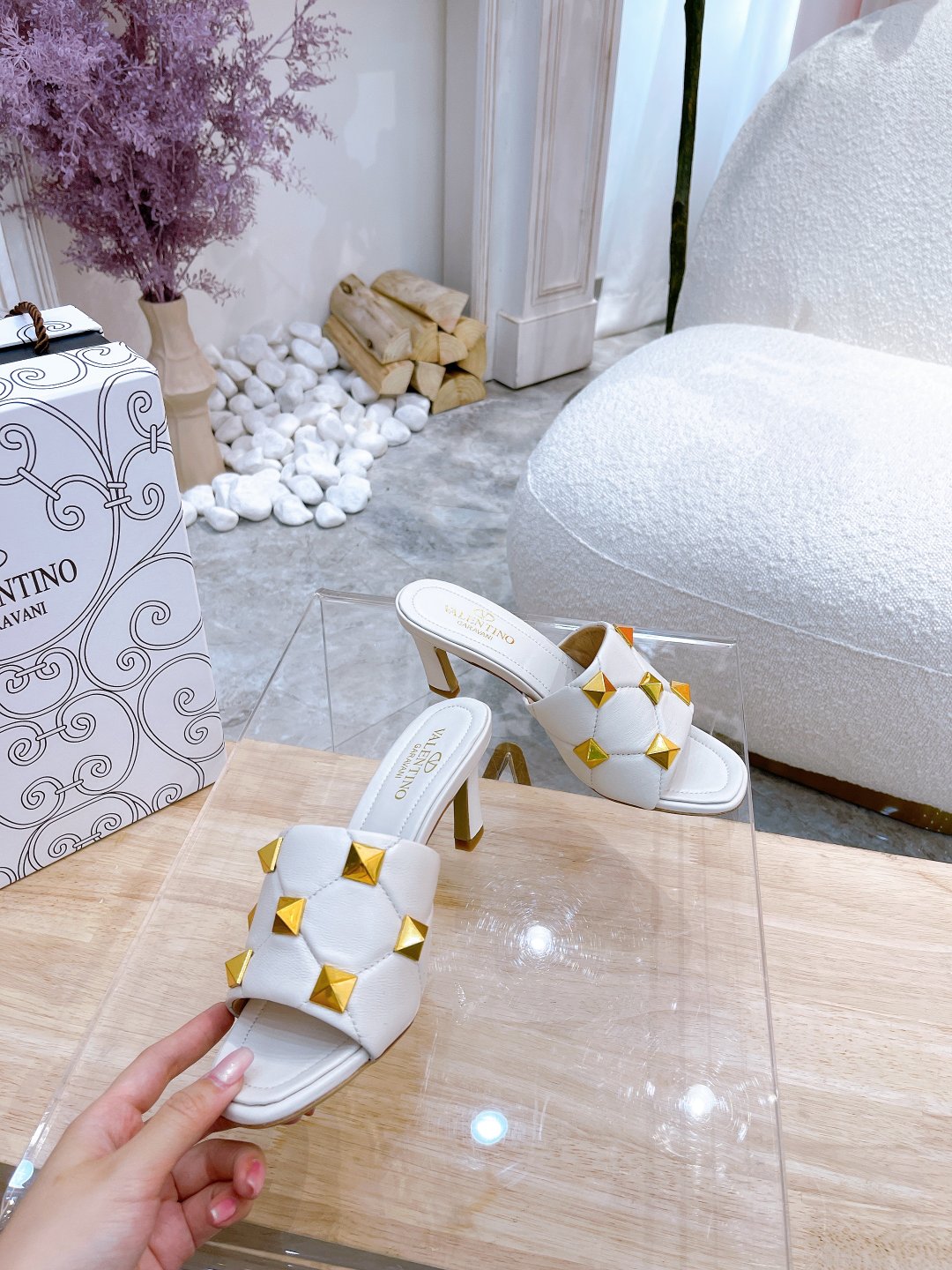 Valentino.Valentino remaches zapatillas contrarrestar la última serie de la versión más alta de los 