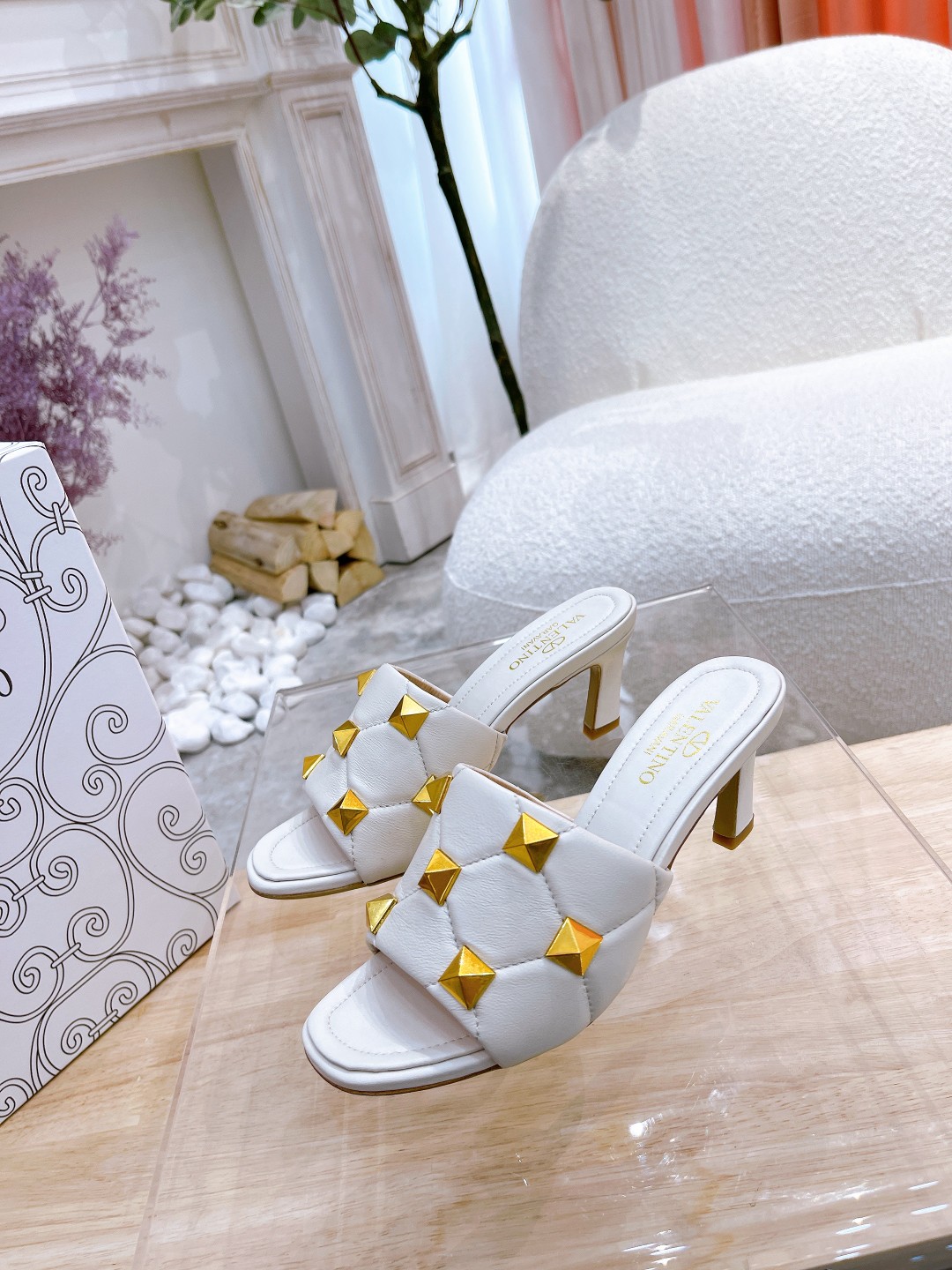 Valentino.Valentino remaches zapatillas contrarrestar la última serie de la versión más alta de los 