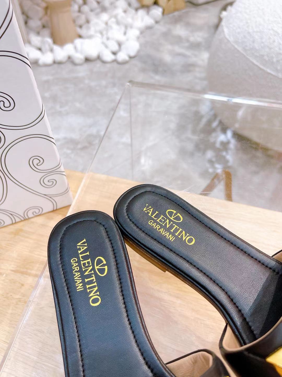 Valentino. remaches Valentino zapatillas contador última serie de la versión más alta de los detalle
