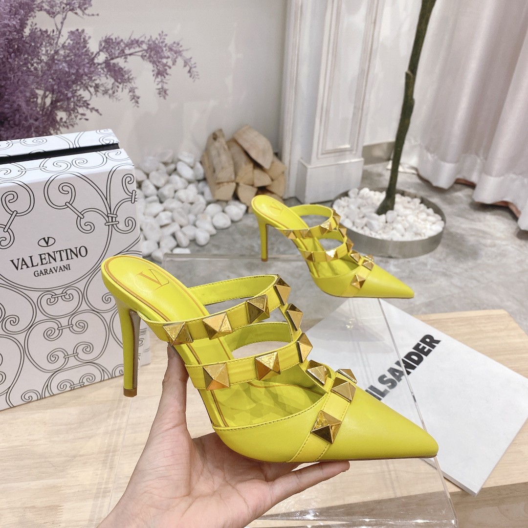 Valentino Valentino primavera y verano nuevos zapatos remachados en el nuevo ------- ¡------- último
