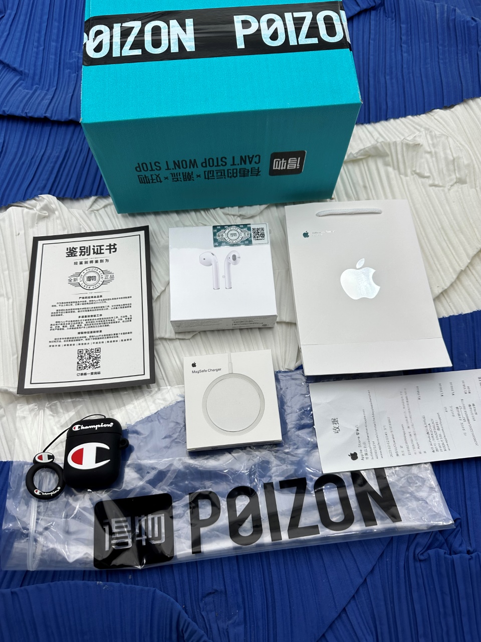 特价清仓💰80
二代，单耳机，需要保护套和毒包装另行告知
专柜混卖版！可序列号手机内部可查！ 顶级音质！
  下单立即限时赠送赠送(高级卡通保护套➕专柜无线充)
🎧华强北牛货来袭（配保护套＋无线充＋手提袋）
 🔥工厂直销走销量，市面高版本！
苹果AirPods2代 改名+定位充正版！洛达1536u新版芯片极致还原正品！
注意：完美支苹持果11 ios13系弹统窗问题！
耳机电闪售后保修！区别市面他其通货续航差 售后慢！
独家装原芯片，完秒美弹窗，秒链接手机！
左耳右带14.2石墨喇钛叭，音细质腻，稳续定航3小以时上！
原装46g外壳，带反效磁果
开盖显示动弹画窗，光感耳入检测，实时电真量！
支持无线充电和线有充电种两模式，左右单可独使用，带触控停暂切歌功能
特概点括：原芯装片弹窗＋三电真量🔋显示＋反摇磁盖＋光感入检耳测＋触感＋ 改名+定位 ！