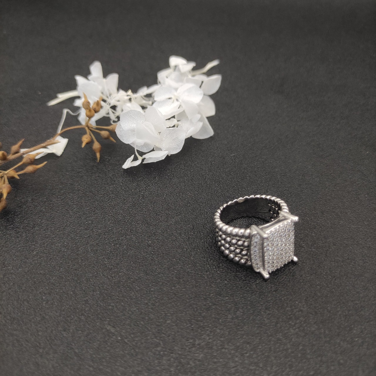 David Yurman Large Nail Ring with Drills, Size 6-9, Available in US Sizes - 图片 2
