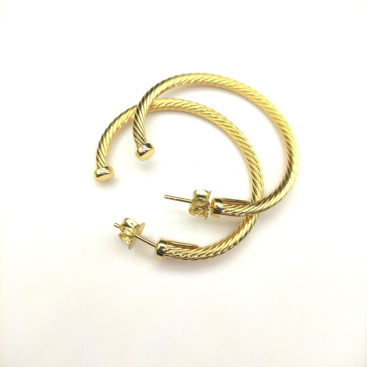 NO:107924,David Yurman single twisted gold large earrings, inner diameter about 4cm, jewelry quality, earrings19860909V金材质David Yurman 单扭线金色大号耳环,内径约4cm,饰品精品,earrings,Jewelry
