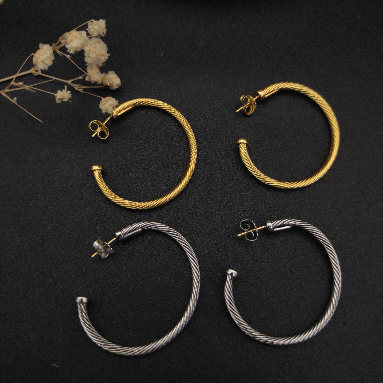 NO:555545,David Yurman single twisted wire large earrings, available in silver and gold. The inner diameter is about 4cm, fine jewelry, earrings19860909David Yurman 单扭线大号耳环,银色,金色两款.内径约4cm,饰品精品,earrings,Jewelry