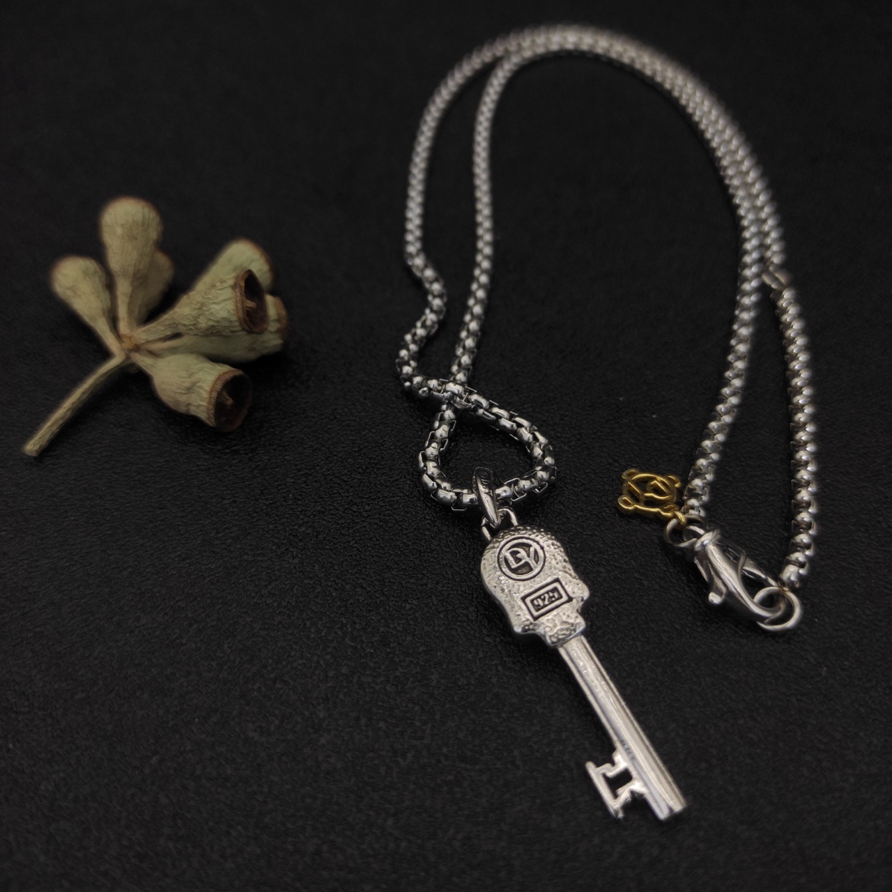 David Jurman Grunt Key Necklace with Adjustable Chain Lengths DYXL-032 - 图片 3